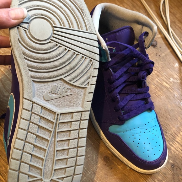 Jordan 1 Mid “Hornets” - Picture 5 of 7